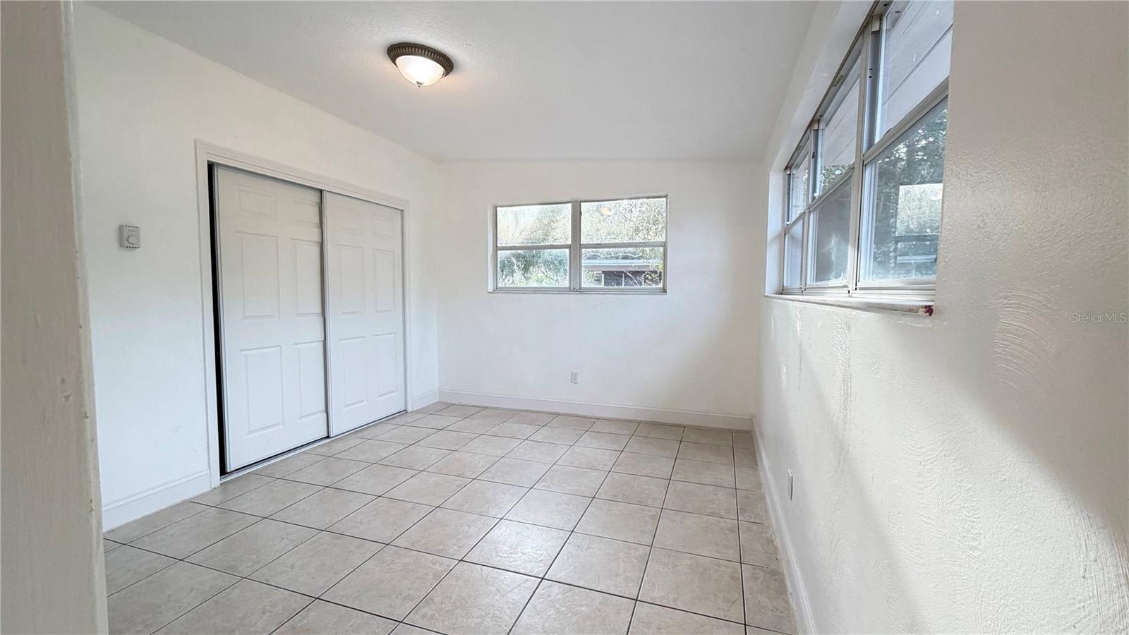 Listing photo id 15 for 406 Dunedin Avenue