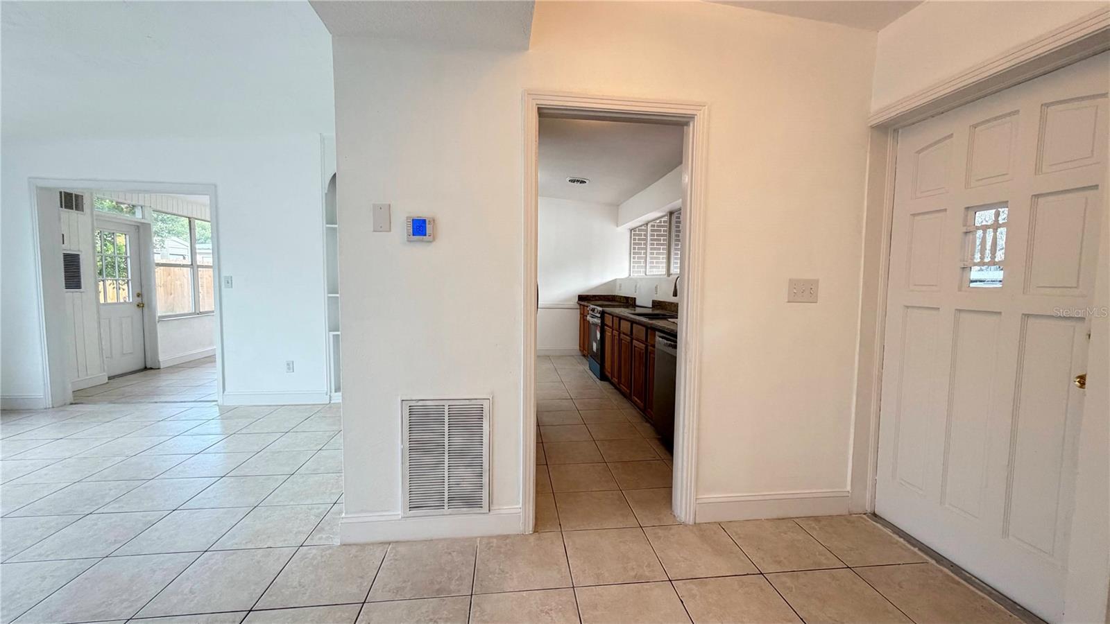 Listing photo id 17 for 406 Dunedin Avenue