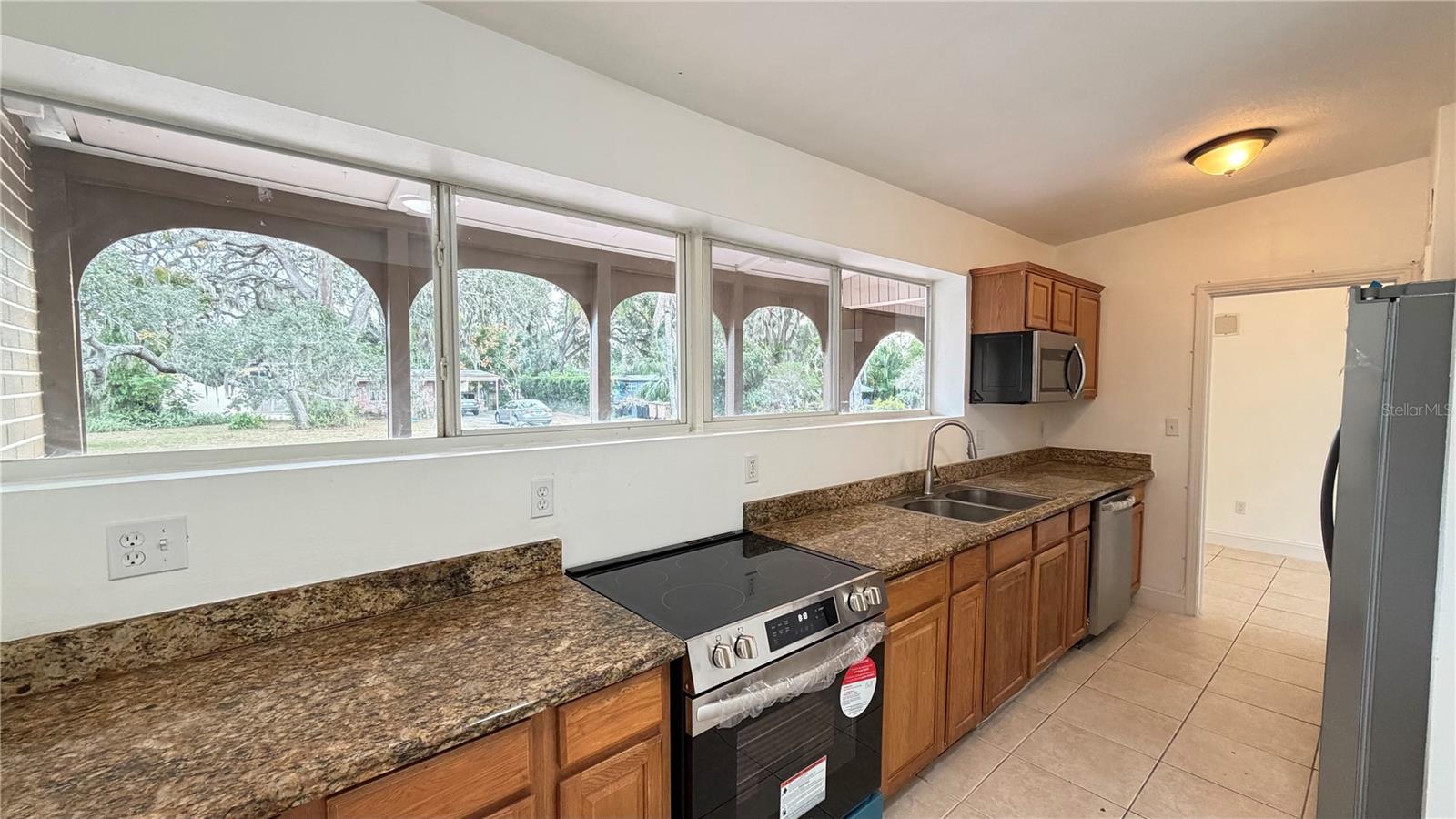 Listing photo id 20 for 406 Dunedin Avenue