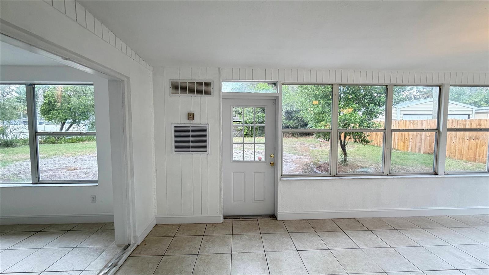 Listing photo id 22 for 406 Dunedin Avenue