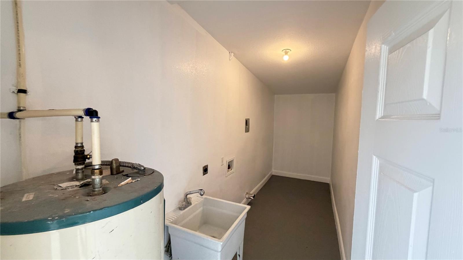 Listing photo id 25 for 406 Dunedin Avenue