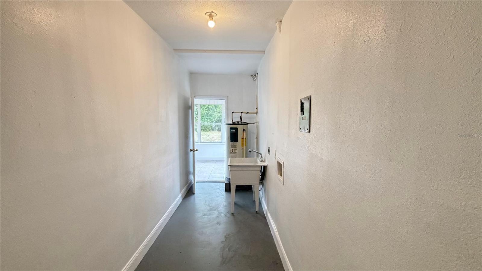 Listing photo id 27 for 406 Dunedin Avenue