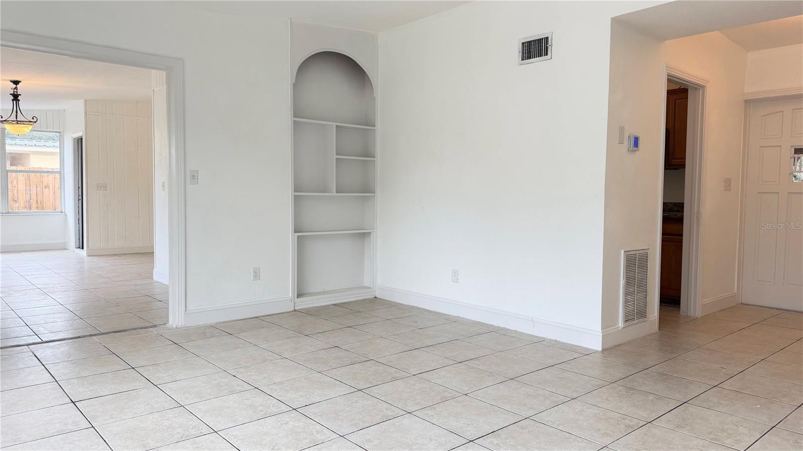 Listing photo id 1 for 406 Dunedin Avenue