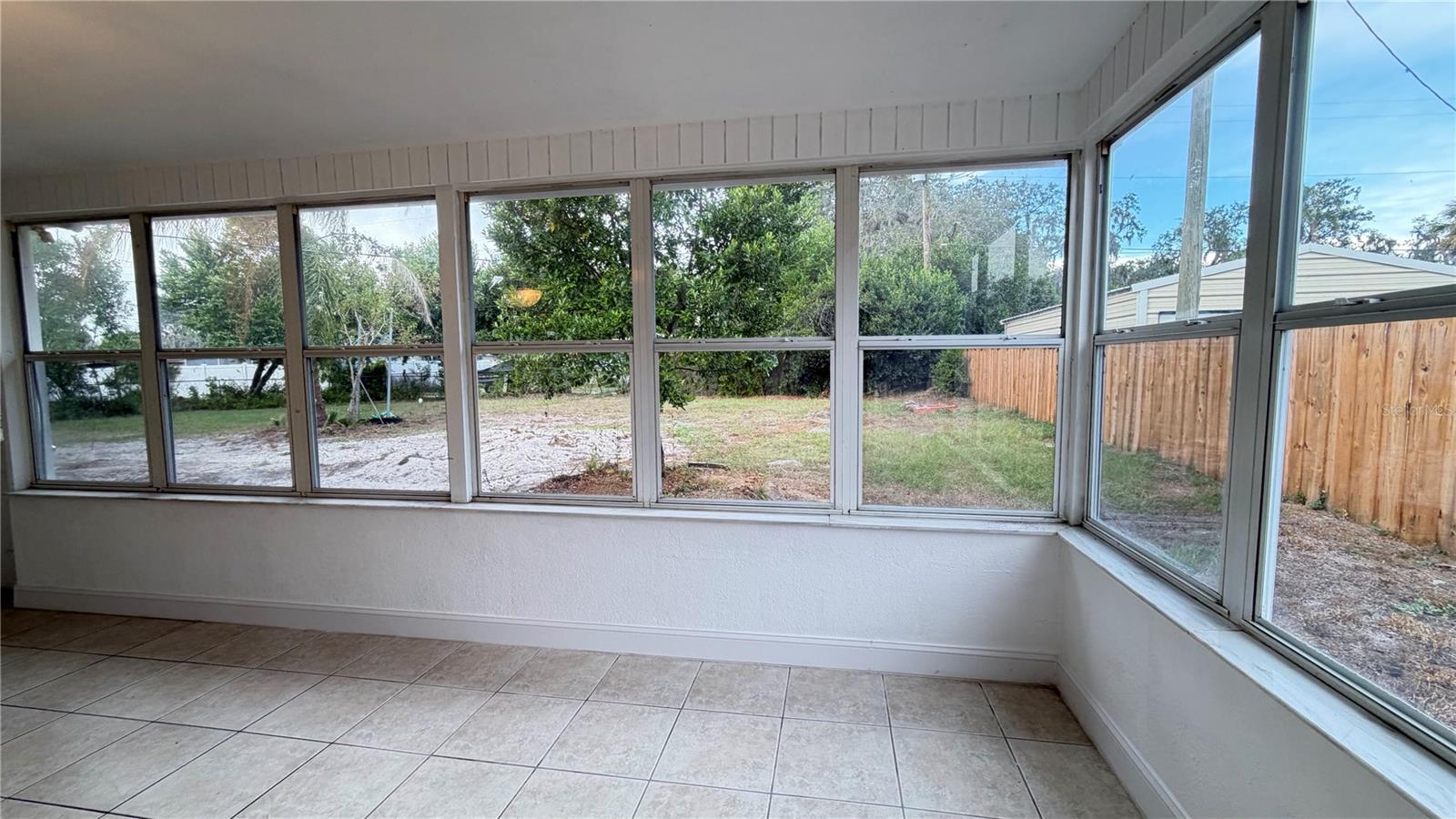 Listing photo id 28 for 406 Dunedin Avenue