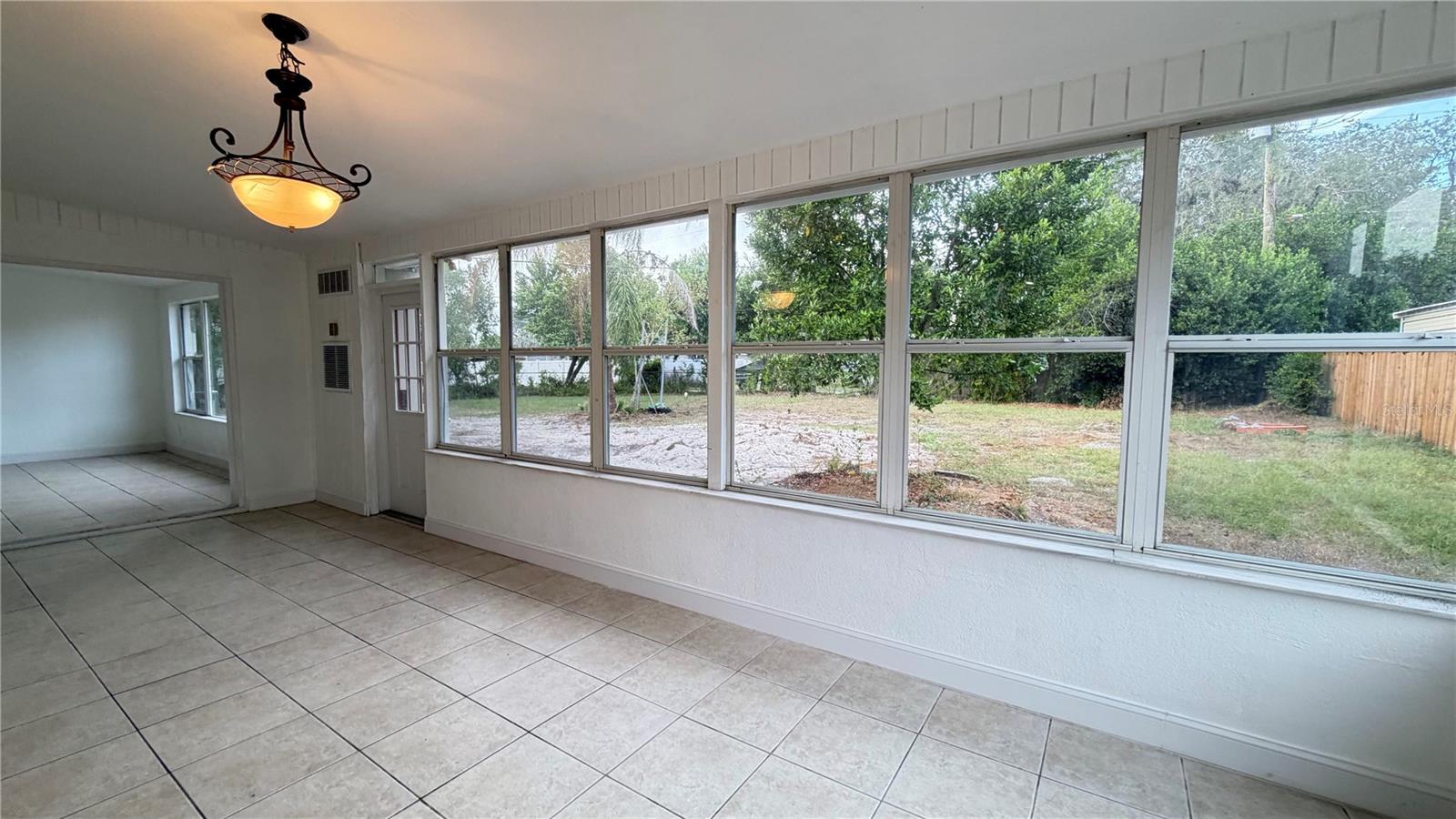 Listing photo id 29 for 406 Dunedin Avenue