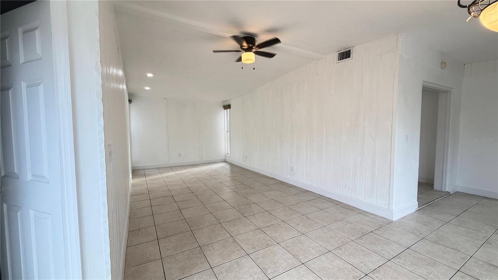 Listing photo id 31 for 406 Dunedin Avenue