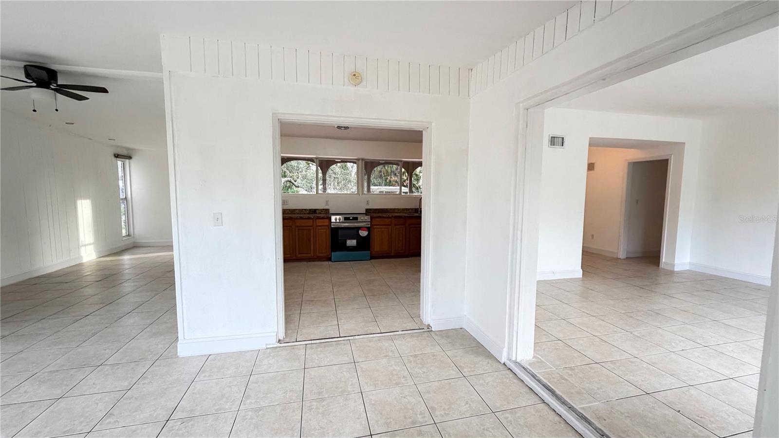 Listing photo id 41 for 406 Dunedin Avenue