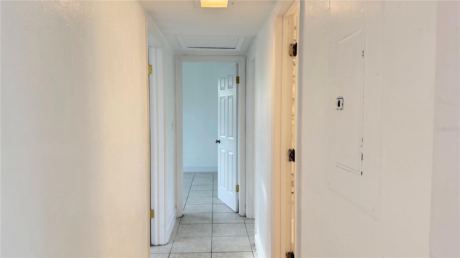 Listing photo id 4 for 406 Dunedin Avenue