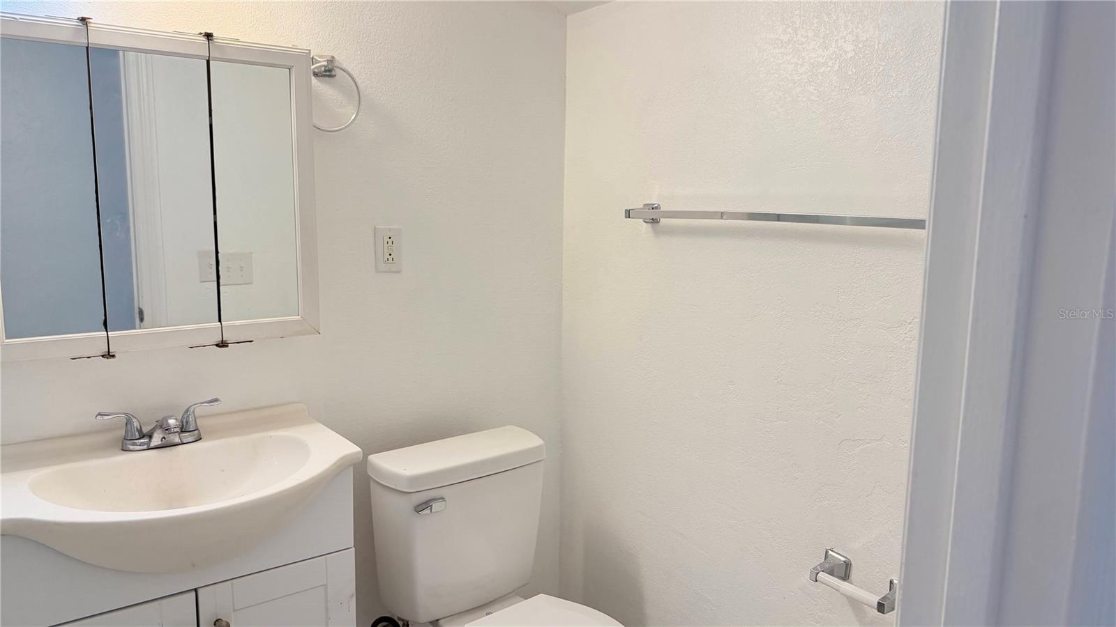 Listing photo id 5 for 406 Dunedin Avenue