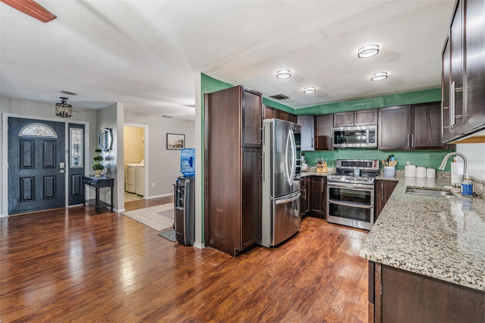 Listing photo id 8 for 3359 Carriage Drive