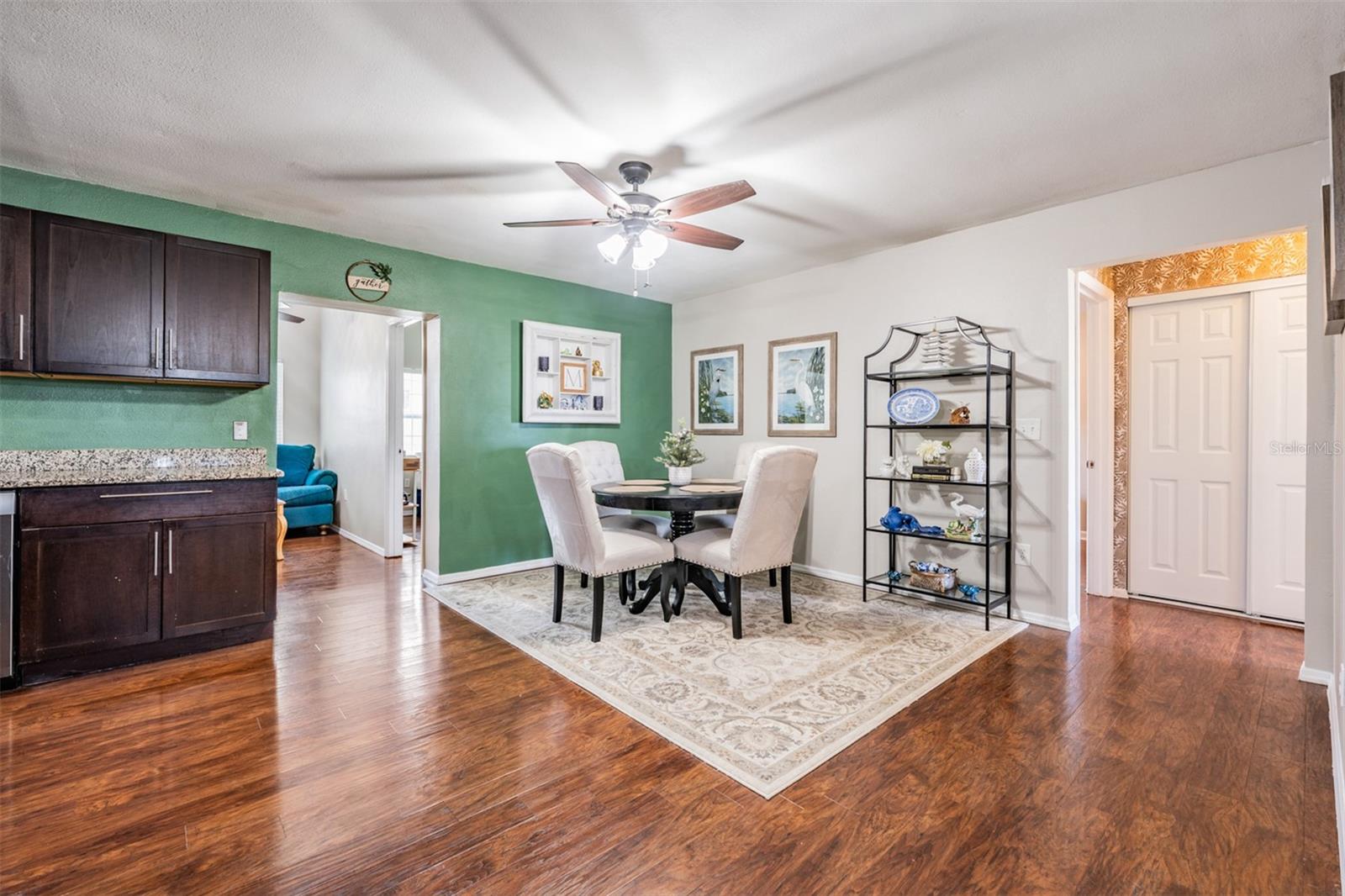 Listing photo id 9 for 3359 Carriage Drive