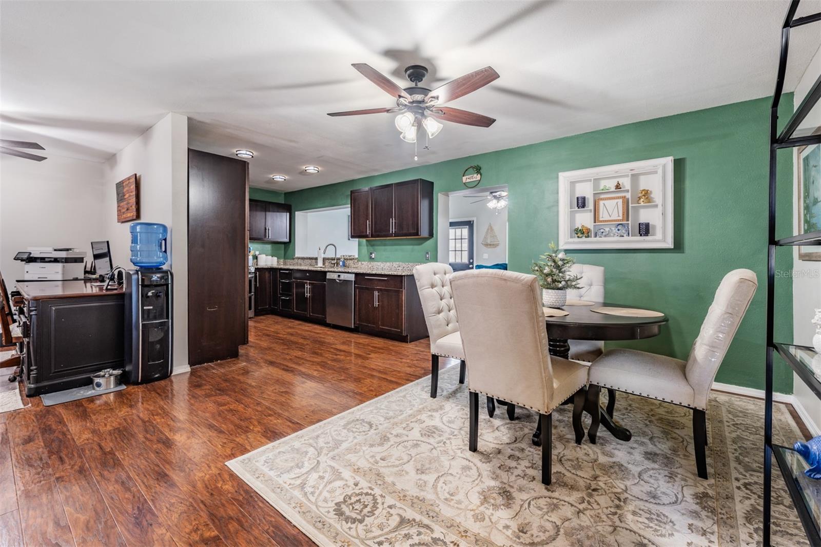 Listing photo id 10 for 3359 Carriage Drive