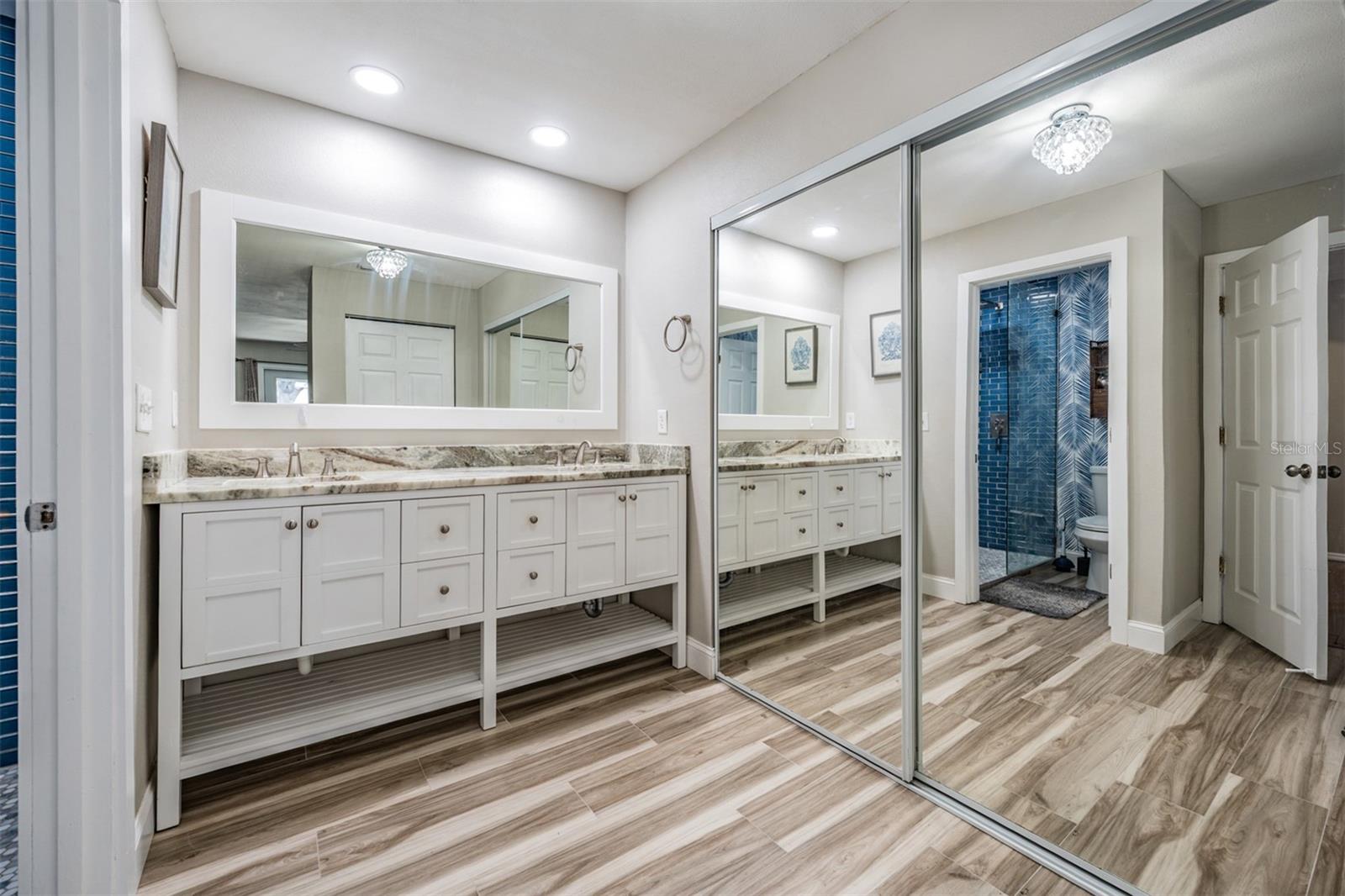 Listing photo id 16 for 3359 Carriage Drive