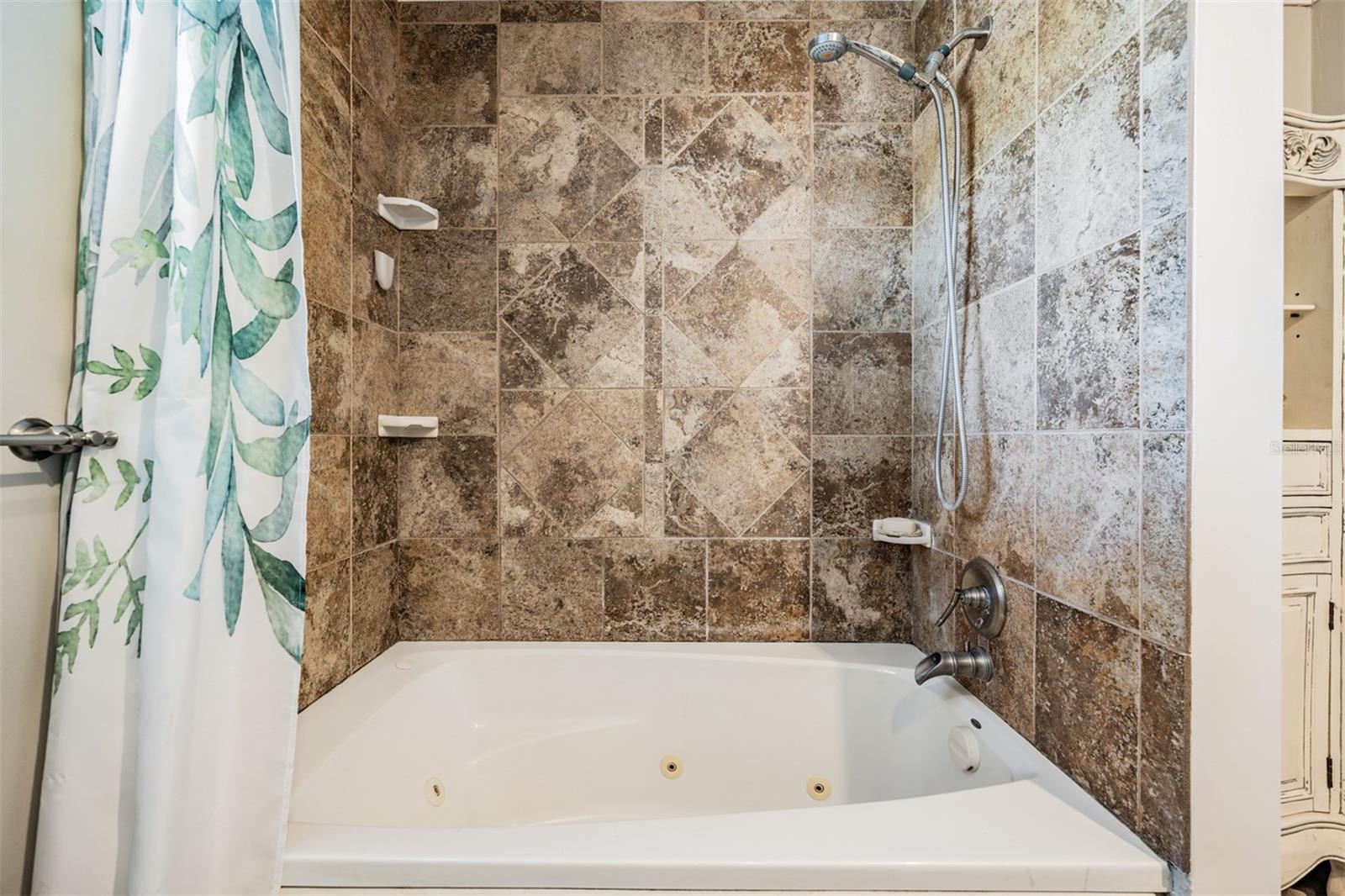 Listing photo id 21 for 3359 Carriage Drive