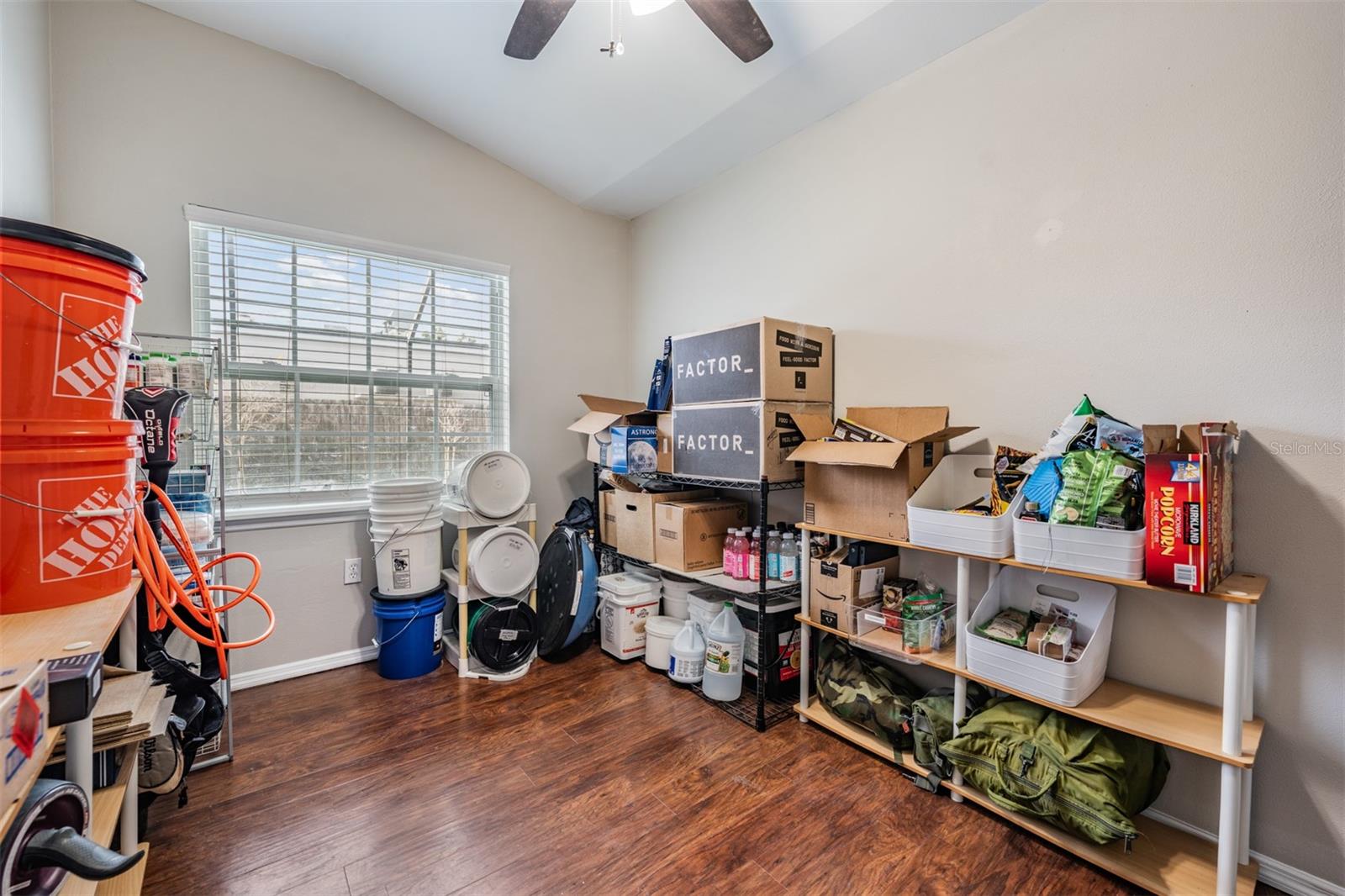 Listing photo id 23 for 3359 Carriage Drive