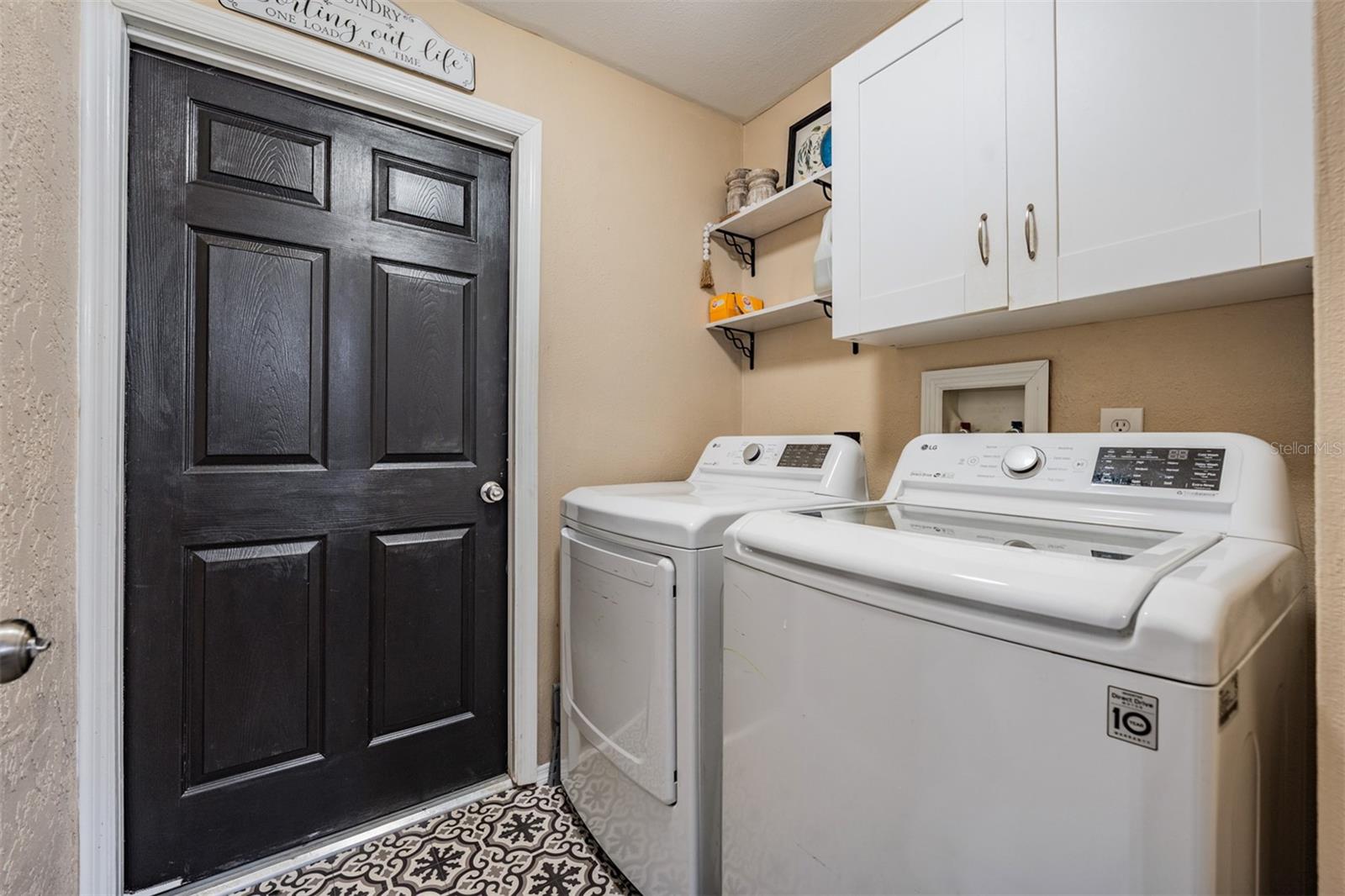 Listing photo id 24 for 3359 Carriage Drive