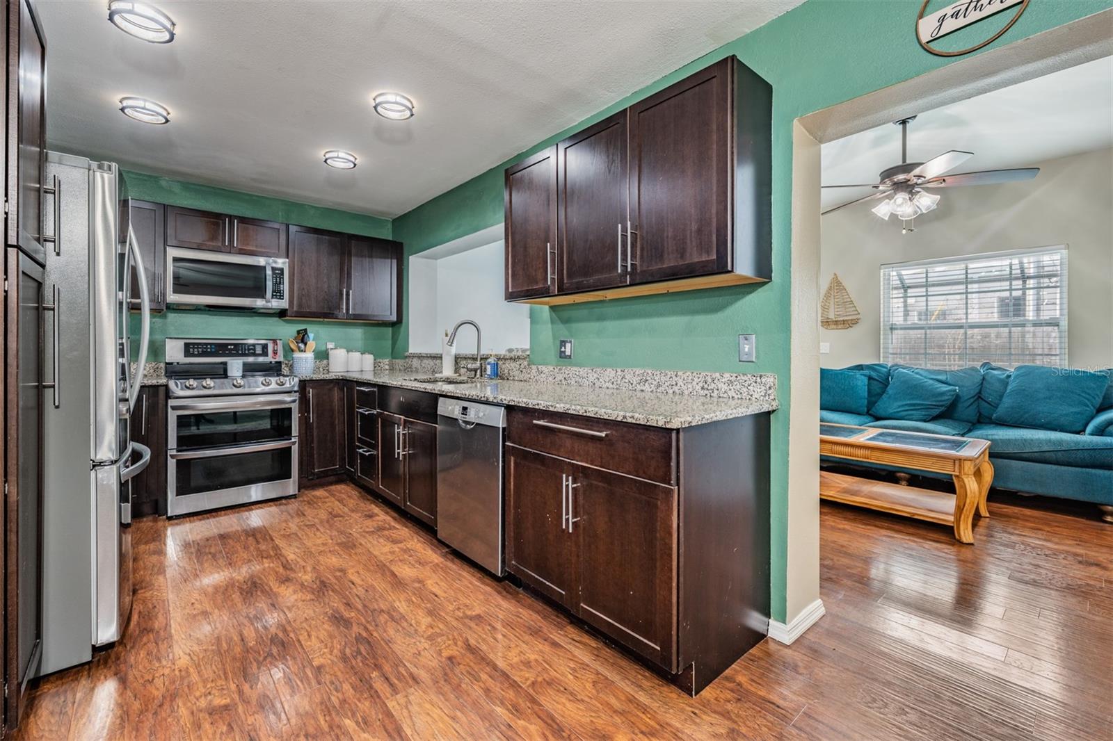 Listing photo id 5 for 3359 Carriage Drive