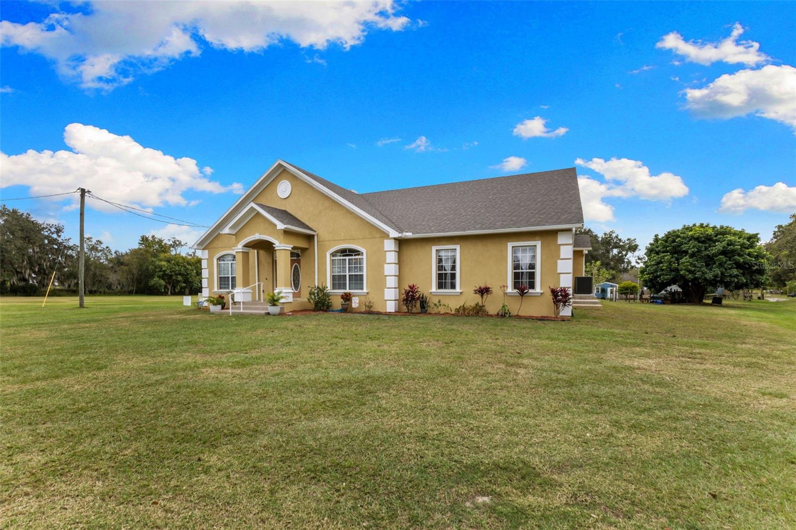 Listing photo id 0 for 1103 Colson Road