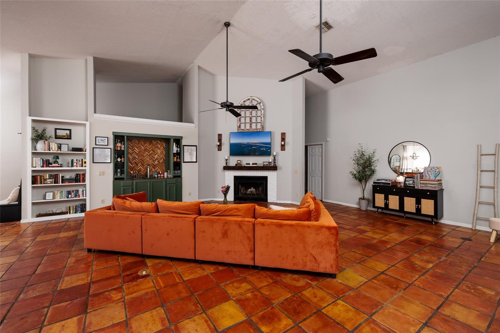 Listing photo id 8 for 8694 San Ramon Court