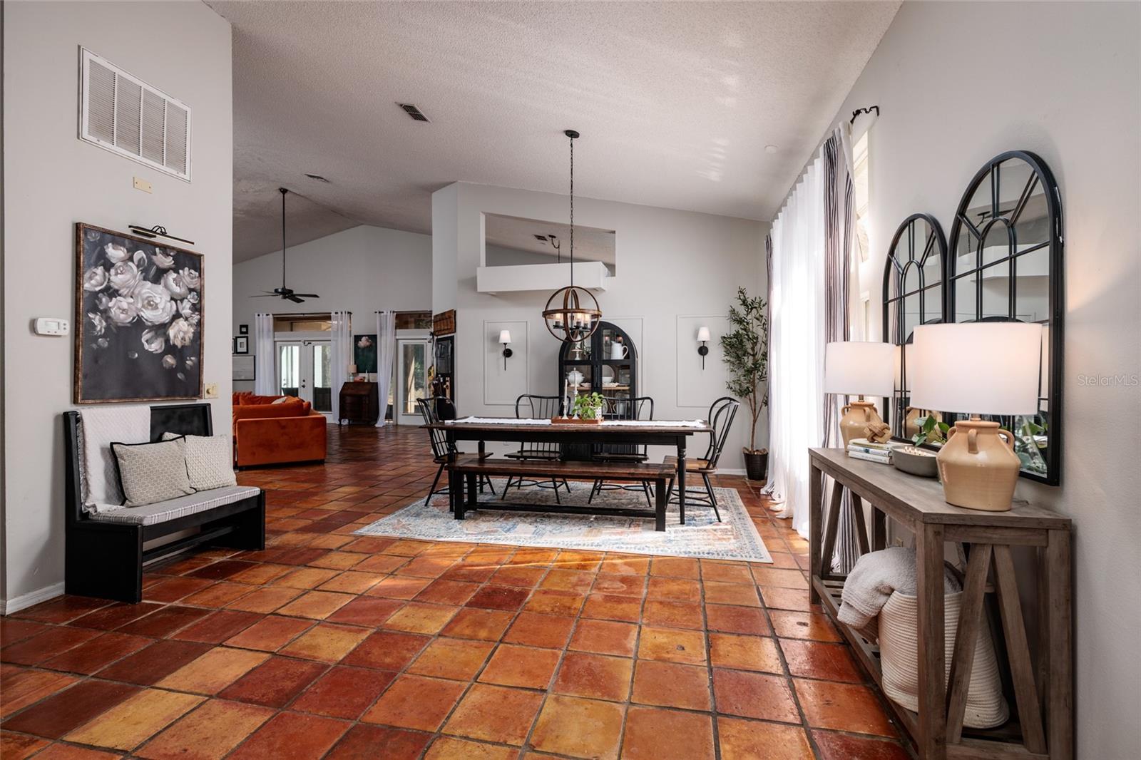 Listing photo id 9 for 8694 San Ramon Court