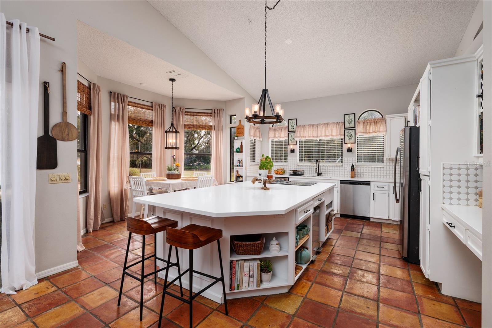 Listing photo id 11 for 8694 San Ramon Court