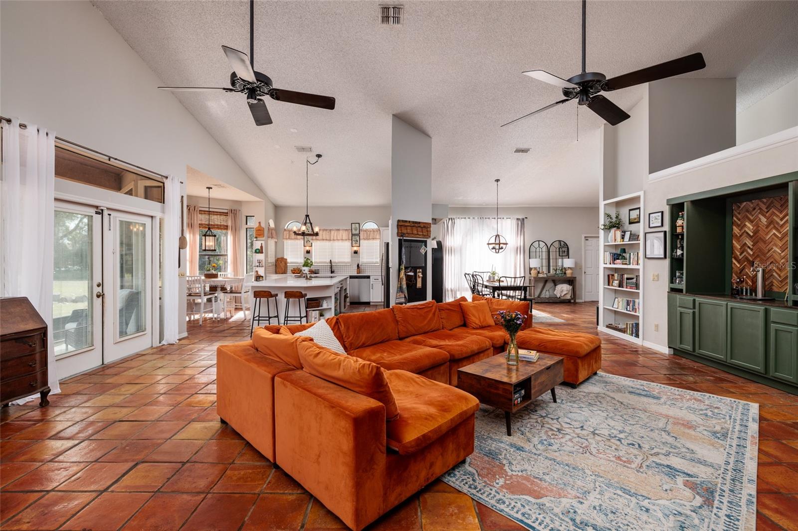 Listing photo id 12 for 8694 San Ramon Court