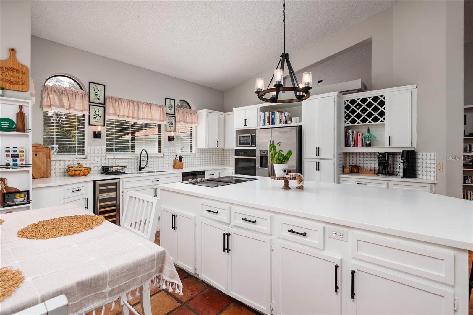 Listing photo id 14 for 8694 San Ramon Court