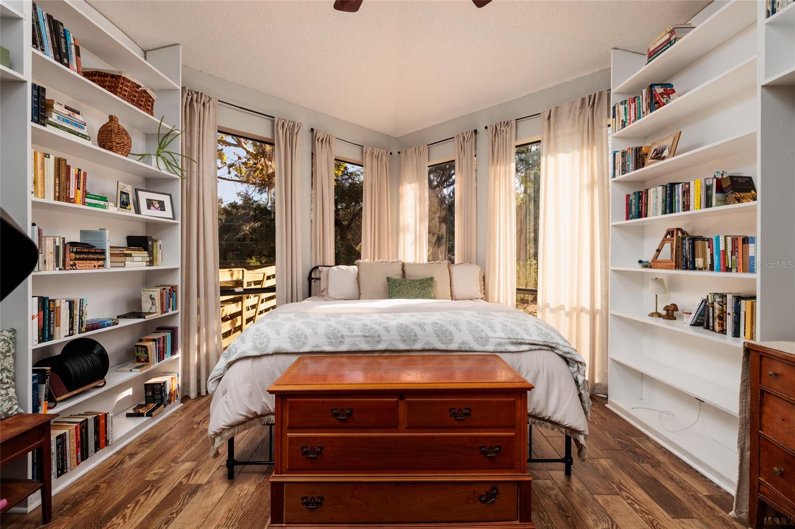 Listing photo id 17 for 8694 San Ramon Court