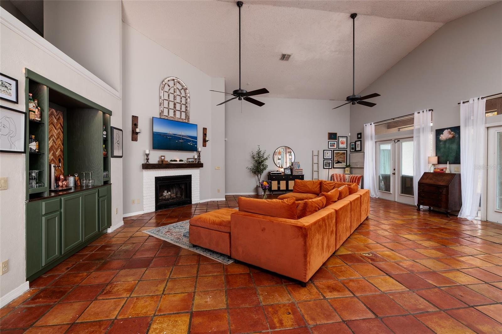 Listing photo id 7 for 8694 San Ramon Court