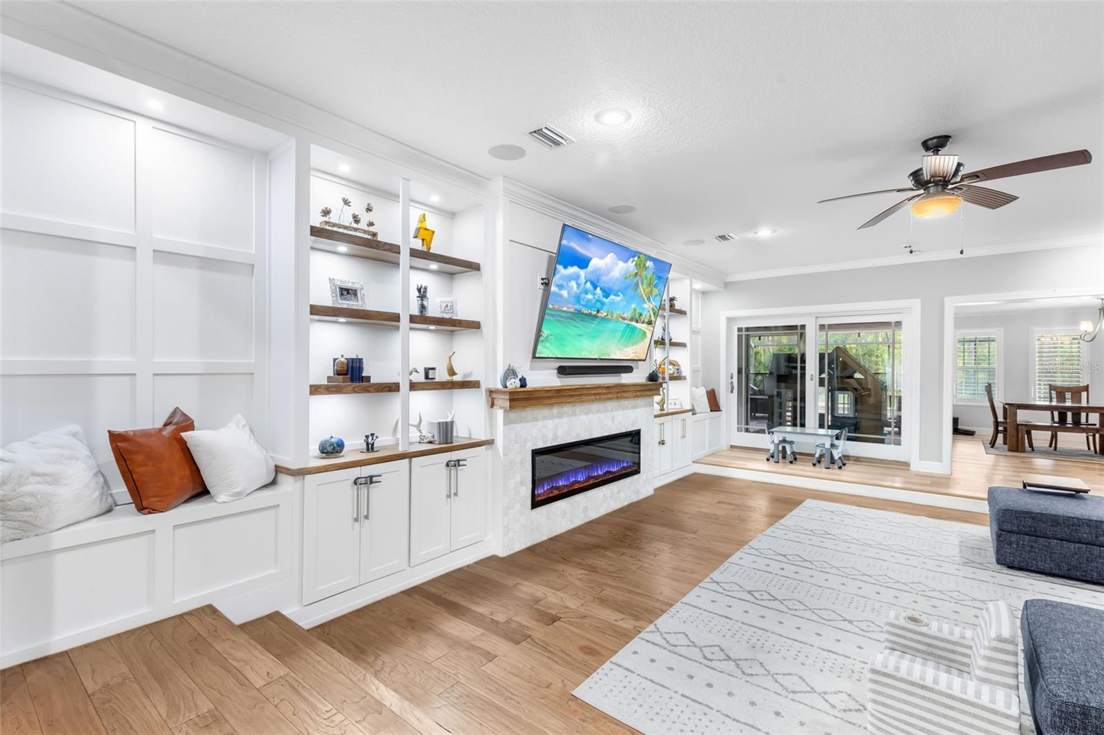 Image 13 of 59 For 28042 Lindenhurst Drive