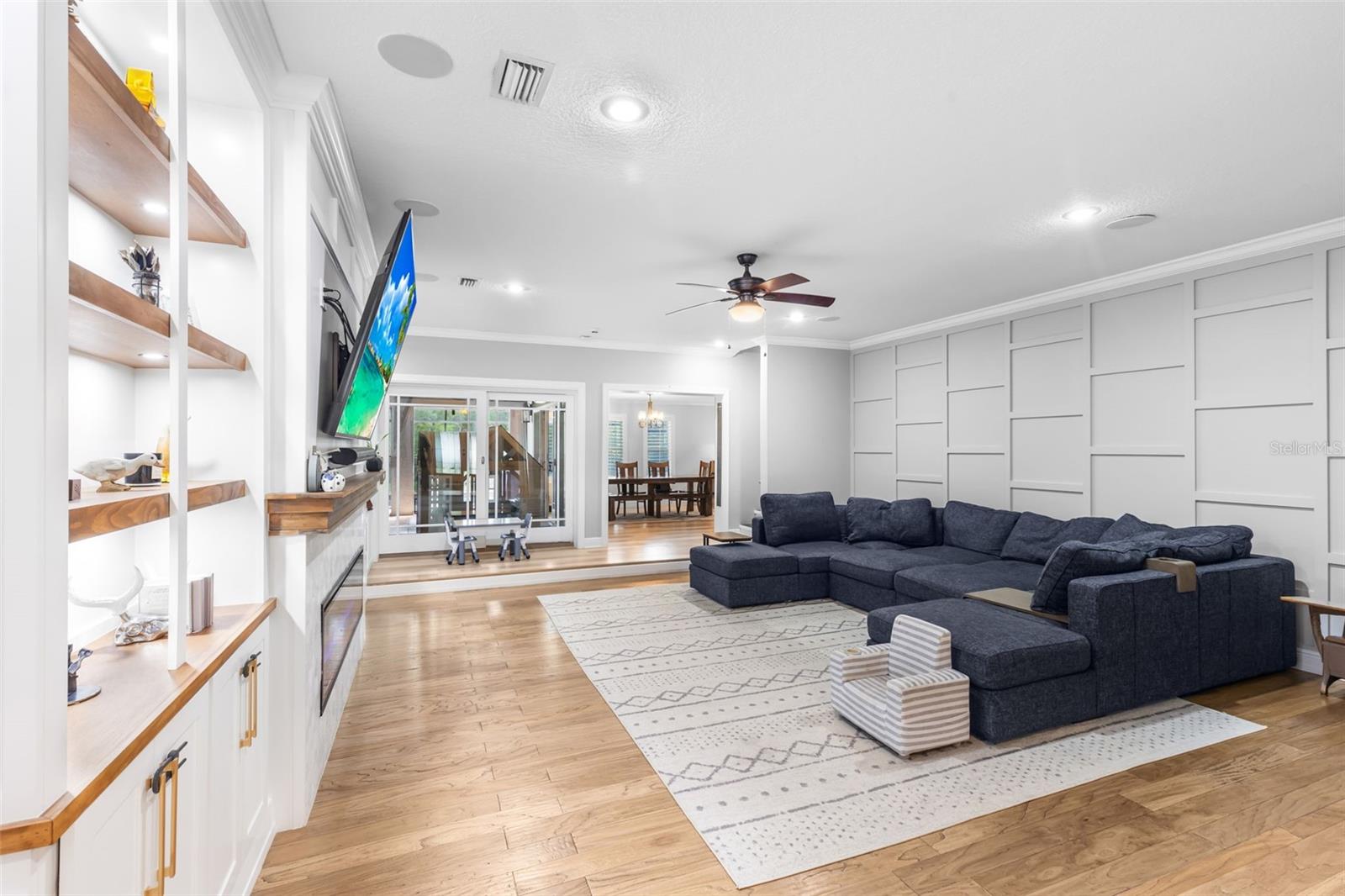 Image 14 of 59 For 28042 Lindenhurst Drive