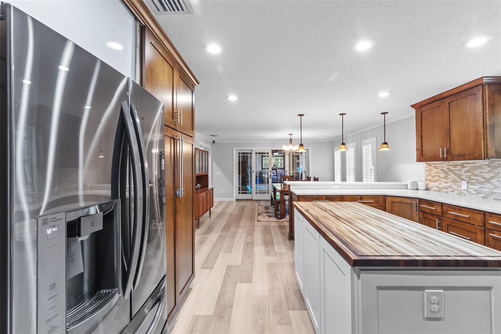 Image 20 of 59 For 28042 Lindenhurst Drive