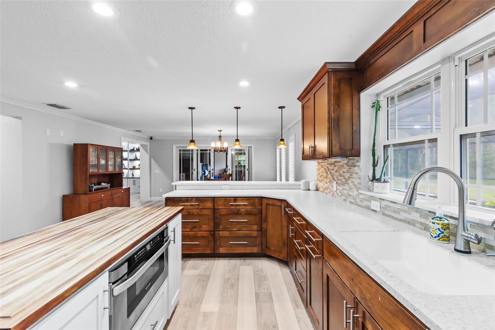 Image 21 of 59 For 28042 Lindenhurst Drive