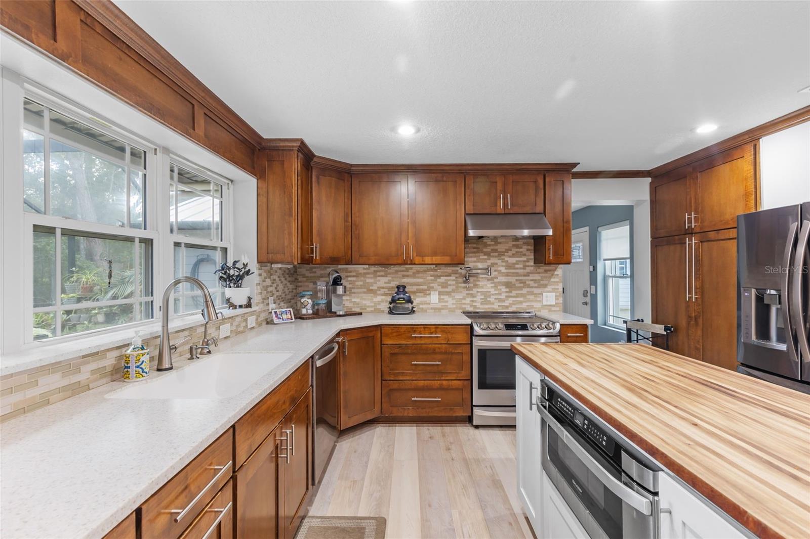 Image 22 of 59 For 28042 Lindenhurst Drive