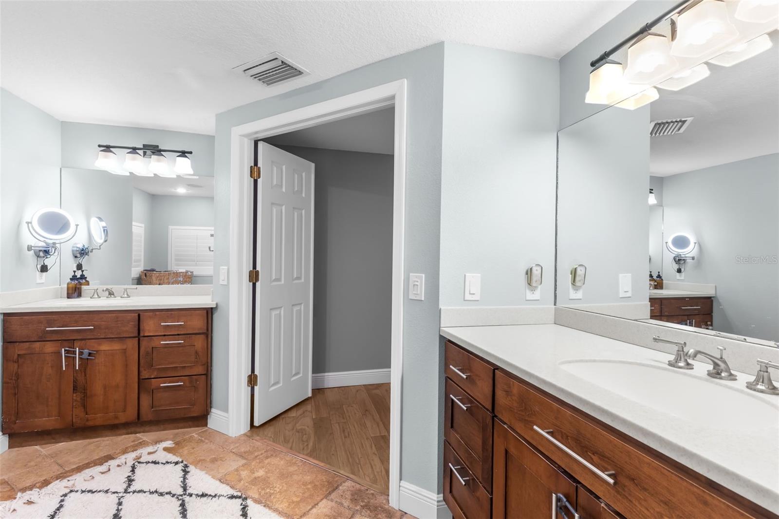 Image 28 of 59 For 28042 Lindenhurst Drive