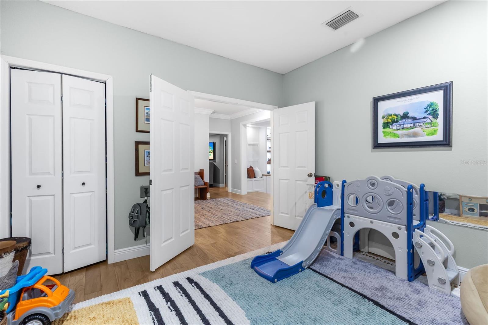 Image 32 of 59 For 28042 Lindenhurst Drive