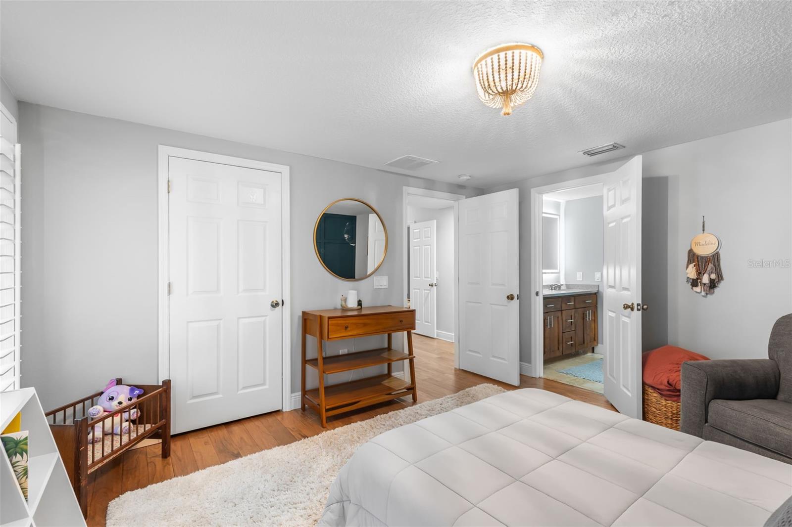 Image 34 of 59 For 28042 Lindenhurst Drive