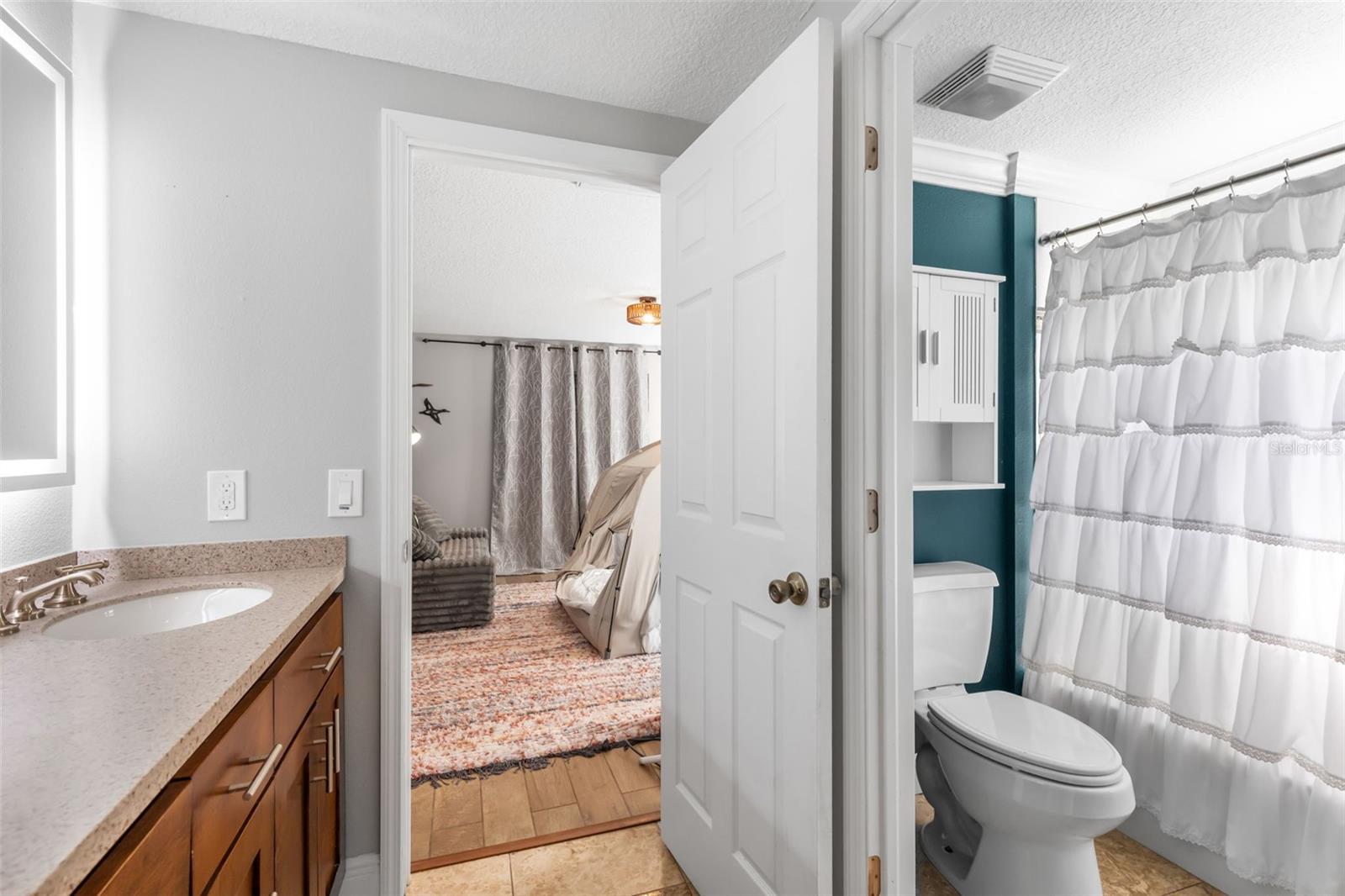 Image 35 of 59 For 28042 Lindenhurst Drive