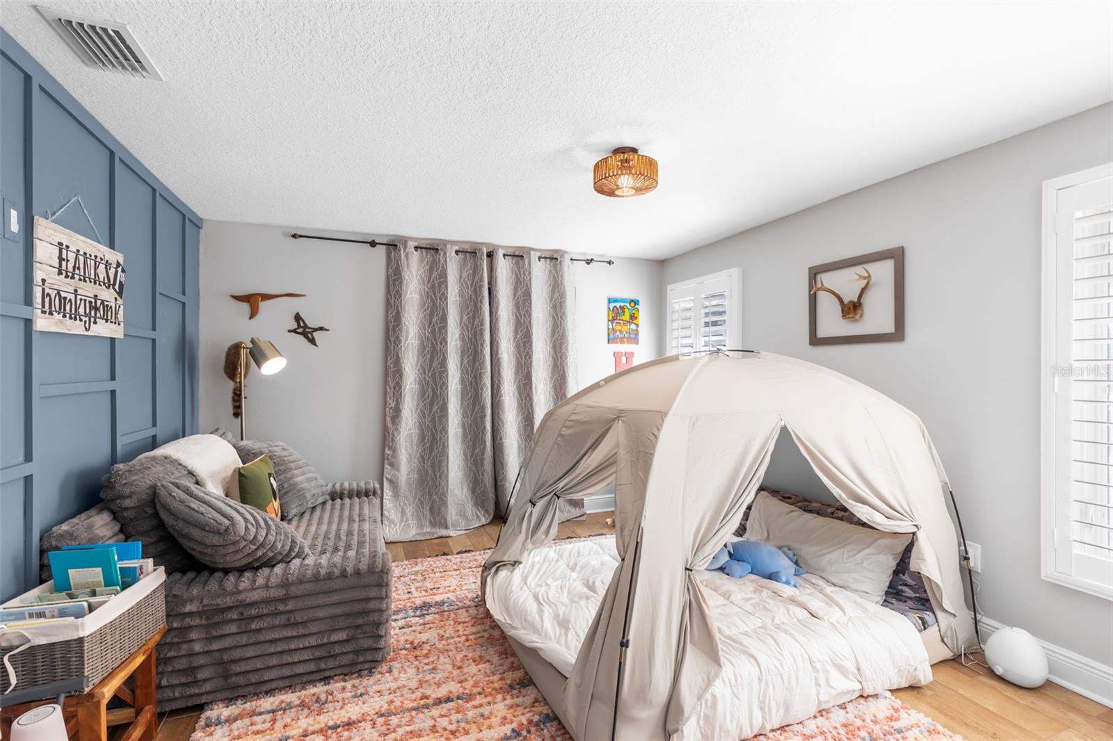 Image 36 of 59 For 28042 Lindenhurst Drive