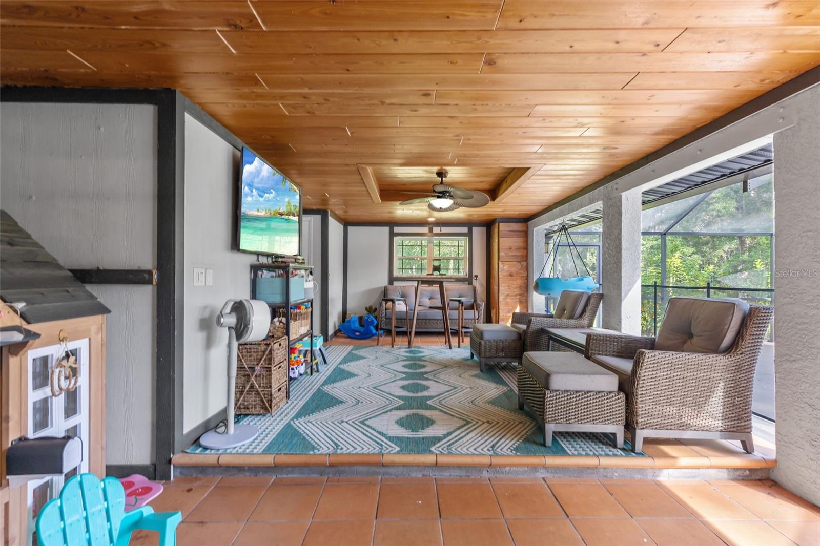 Image 46 of 59 For 28042 Lindenhurst Drive