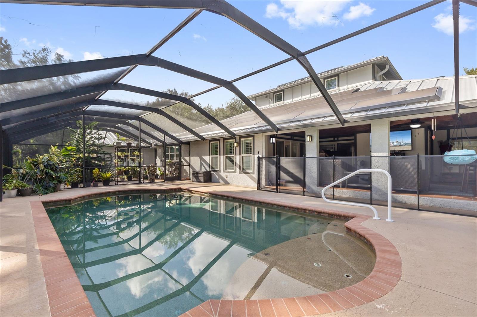 Image 5 of 59 For 28042 Lindenhurst Drive