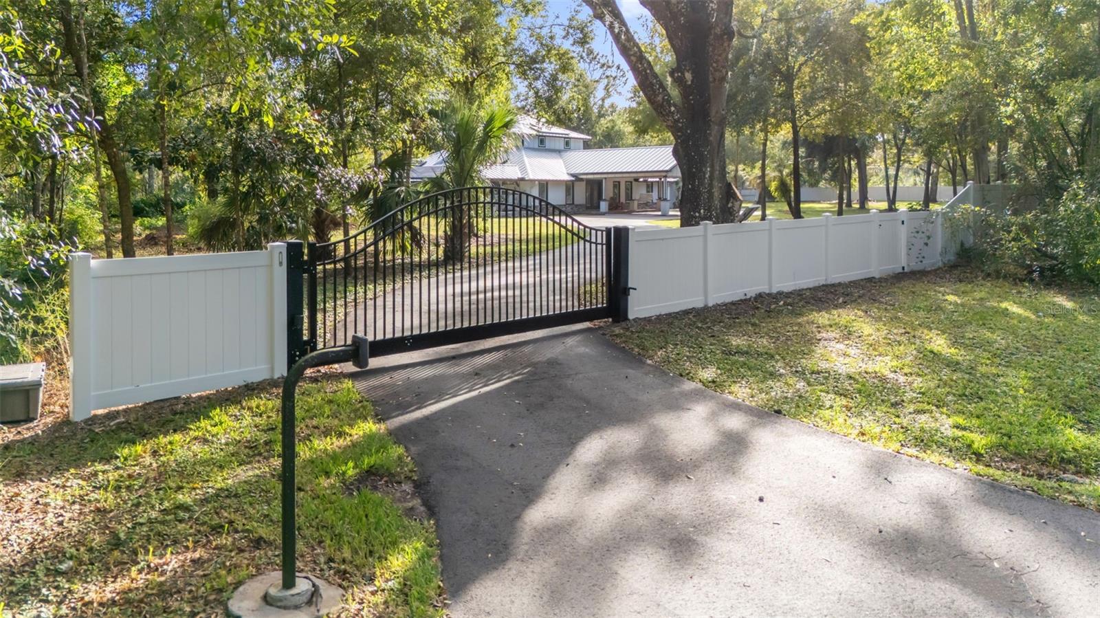 Image 7 of 59 For 28042 Lindenhurst Drive