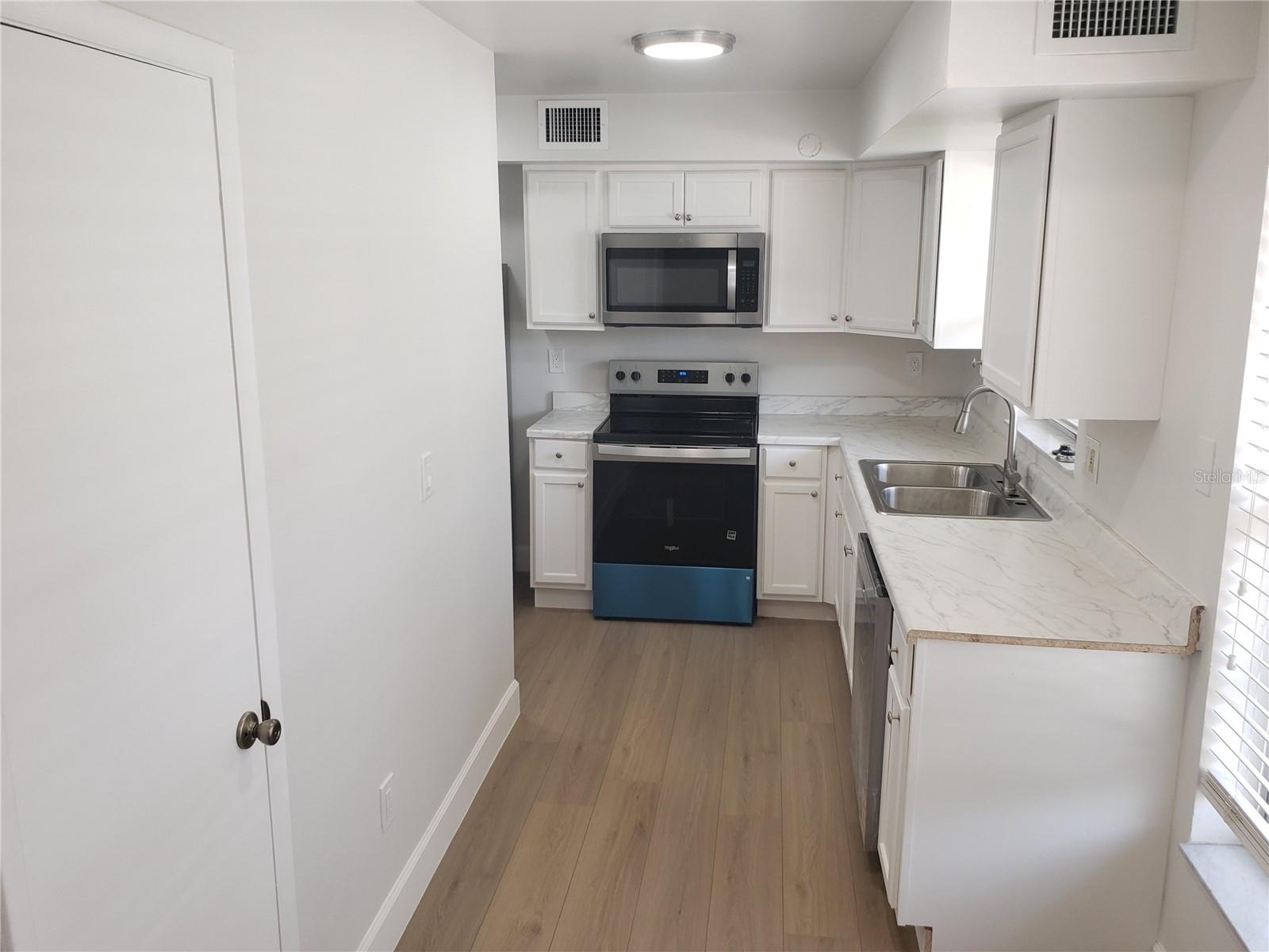 Image 4 of 24 For 14027 Village View Drive