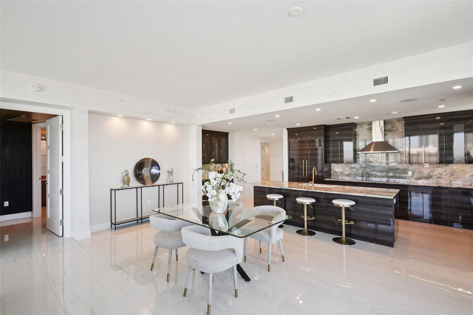 Image 16 of 98 For 3401 Bayshore Boulevard 1704