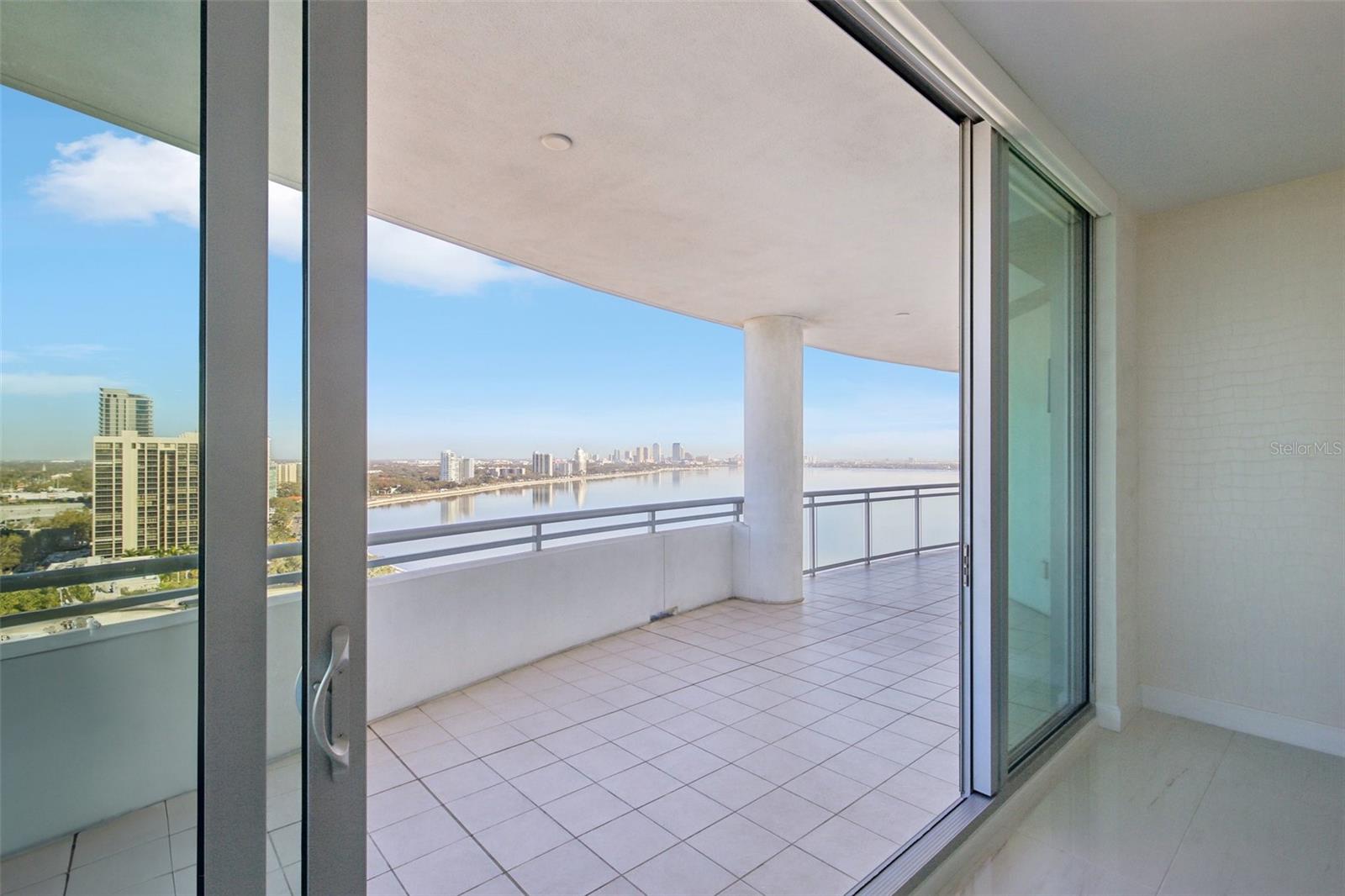 Image 23 of 98 For 3401 Bayshore Boulevard 1704