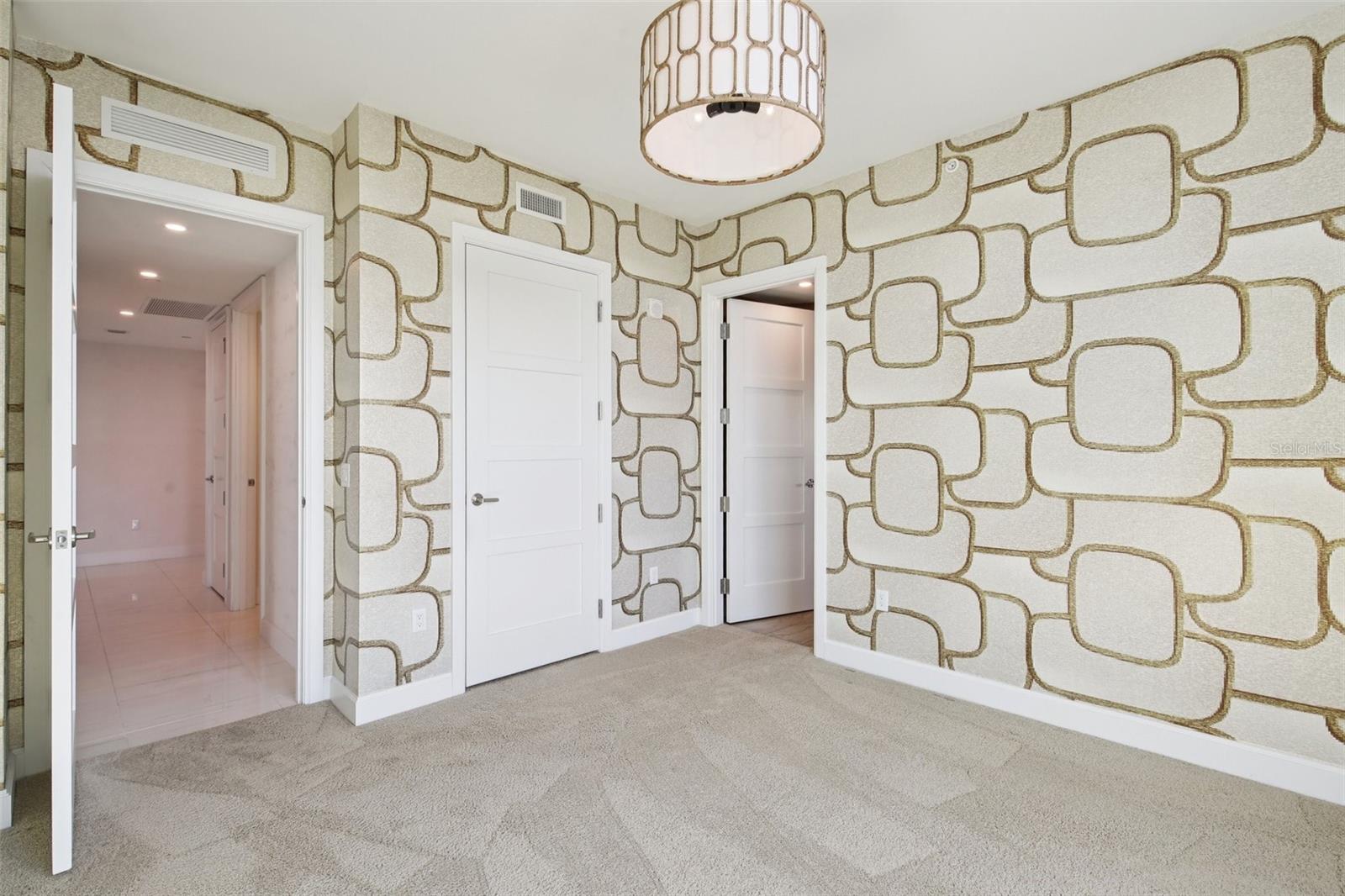 Image 43 of 98 For 3401 Bayshore Boulevard 1704