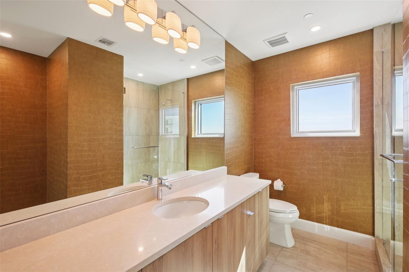 Image 45 of 98 For 3401 Bayshore Boulevard 1704