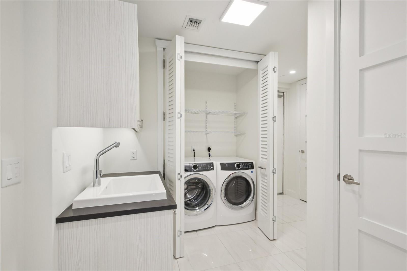 Image 48 of 98 For 3401 Bayshore Boulevard 1704