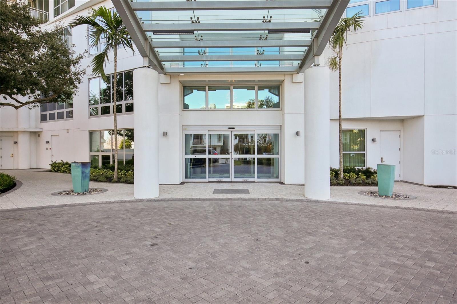 Image 57 of 98 For 3401 Bayshore Boulevard 1704