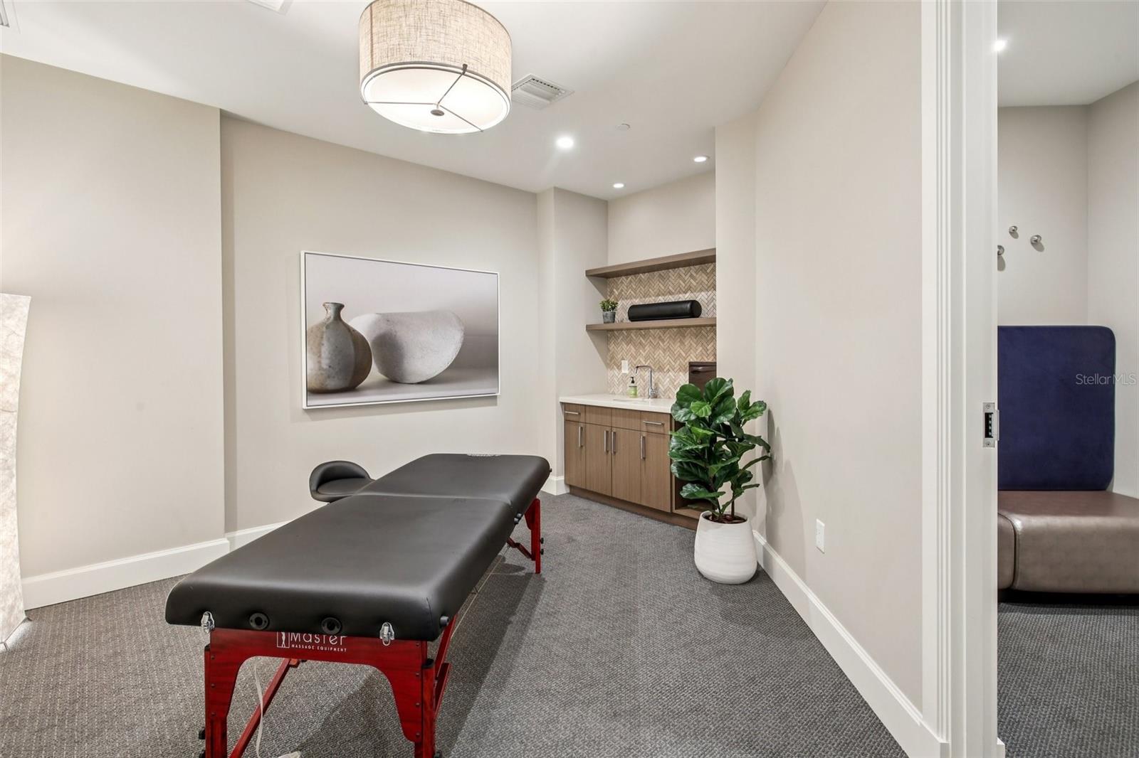 Image 84 of 98 For 3401 Bayshore Boulevard 1704